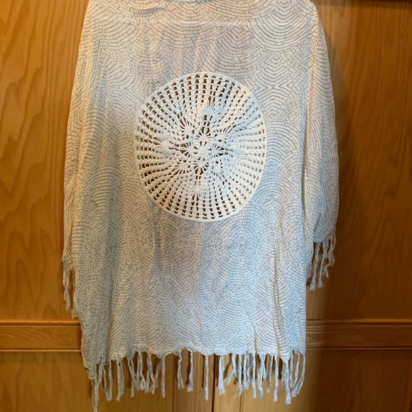 Rip-curl shawl- coverup with embroidery! - Picture 2 of 4